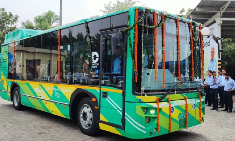 670 नई बसें अब दिल्ली की सड़कों पर दौड़ेगी, तैयारी हुई शुरू 670 नई बसें अब दिल्ली की सड़कों पर दौड़ेगी, तैयारी हुई शुरू