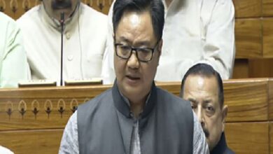 लोकसभा में वक्फ संशोधन विधेयक पेश होने के बाद चर्चा, किरेन रिजिजू बोले- संसद की बिल्डिंग को भी किया गया था क्लेम