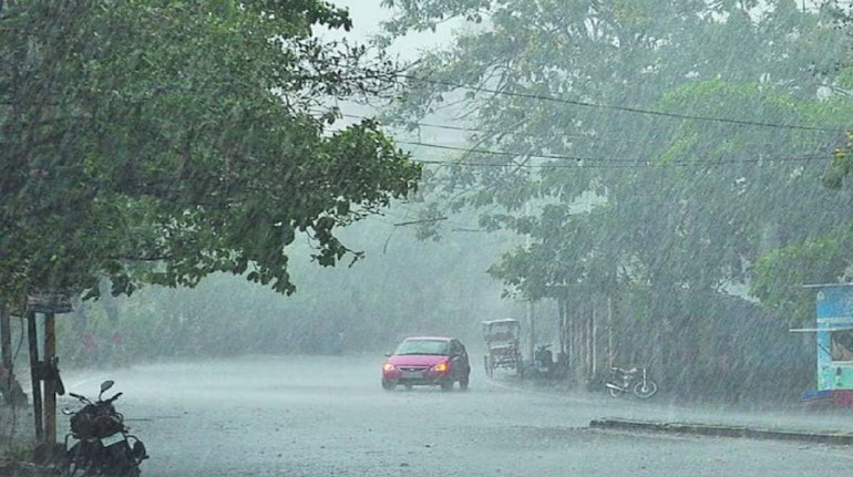 आंधी, बारिश और वज्रपात ने जमकर मचाई तबाही, 61 लोगों की गई जान