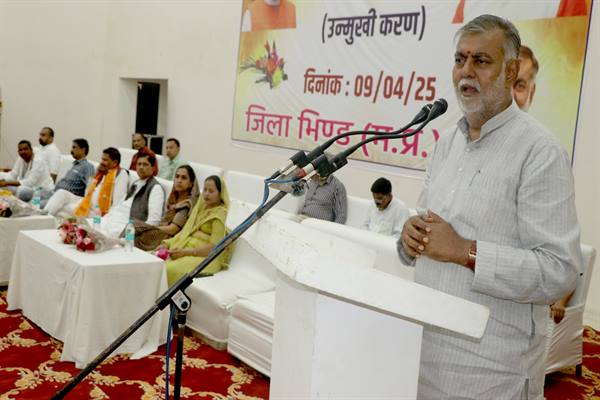 केवल निर्माण कराना पंचायत का कार्य नहीं, हमें लोगों की विचार प्रणाली भी बदलना होगी : प्रभारी मंत्री पटेल केवल निर्माण कराना पंचायत का कार्य नहीं, हमें लोगों की विचार प्रणाली भी बदलना होगी : प्रभारी मंत्री पटेल