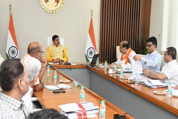 प्रत्येक परिवार को उपलब्ध कराए जाएं रोजगार, अंचलों में लगेंगे व्यापार मेले प्रत्येक परिवार को उपलब्ध कराए जाएं रोजगार, अंचलों में लगेंगे व्यापार मेले