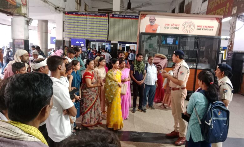 ट्रेन में महिला कोच में यात्रा करने वाले पुरुष यात्रियों पर कार्यवाही