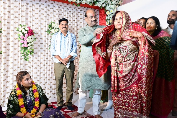 लोकसभा अध्यक्ष ने निभाया 6 साल पुराना वादा, शहीद जवान की पुत्री के विवाह की रस्मों में हुए शामिल