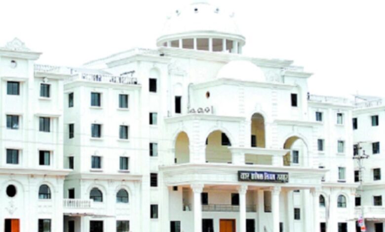 जोन ऑफिस में समय पर नहीं पहुंचे कर्मचारी, कटेगा एक दिन का वेतन