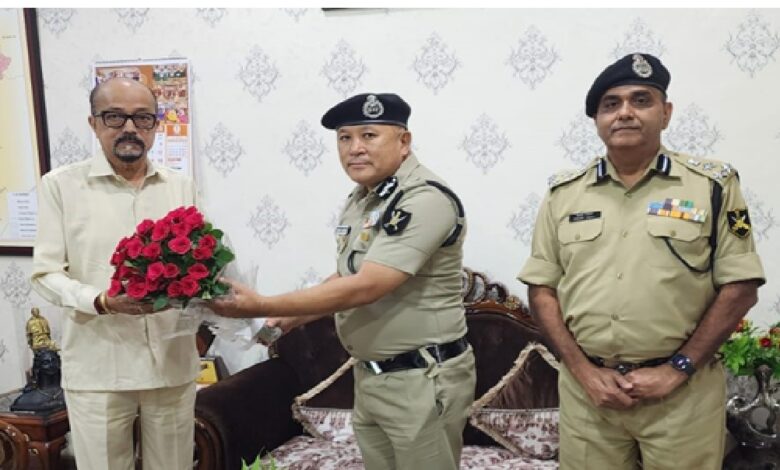 राज्यपाल डेका से सीमा सुरक्षा बल के अतिरिक्त महानिदेशक ने की भेंट राज्यपाल डेका से सीमा सुरक्षा बल के अतिरिक्त महानिदेशक ने की भेंट