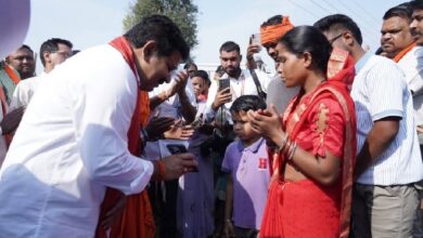 उपमुख्यमंत्री शर्मा बस्तर में स्वयं हितग्राहियों के घर पहुँचकर किया सर्वे