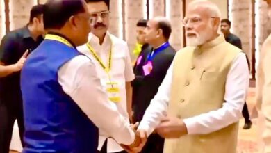 नीति आयोग की बैठक में दिखी आत्मीयता: जब PM मोदी ने CM साय का थामा हाथ और कहा – छत्तीसगढ़ की बात अभी बाकी है