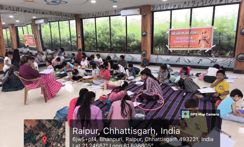 कला केन्द्र में निबंध, चित्रकला स्पर्धा में उत्साह से हुए सम्मिलित