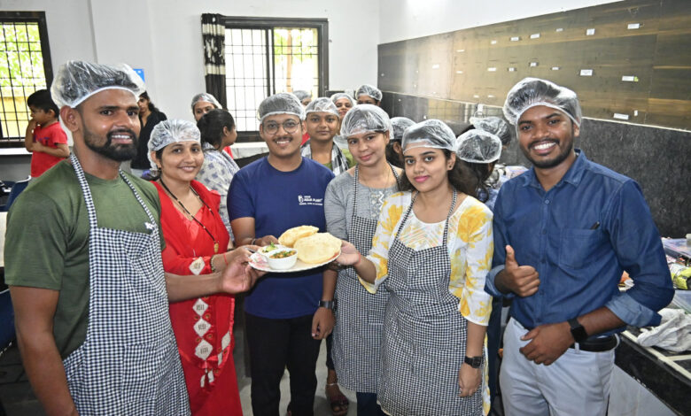 कुकिंग-बेकिंग क्लास : फास्टफूड, चायनीज, स्वीटस्, मेनकोर्स और बेकिंग जैसे 150 पकवानों को बनाने का सीख रहे हुनर