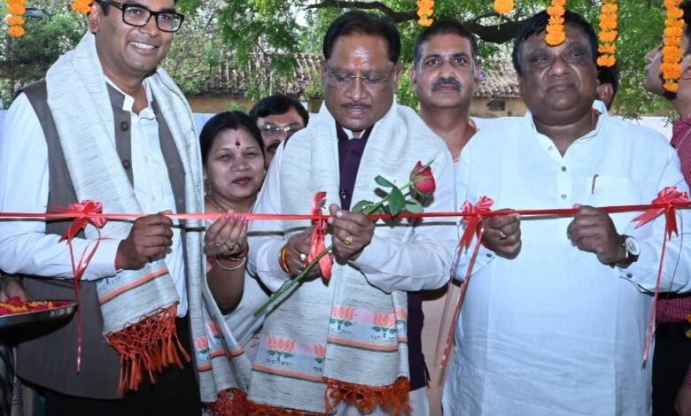 सीएम ने जांजगीर में नवनिर्मित तहसील कार्यालय का किया लोकार्पण सीएम ने जांजगीर में नवनिर्मित तहसील कार्यालय का किया लोकार्पण