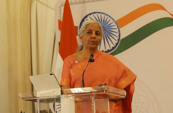 डिलीवरी कुशल नहीं होने से कई सरकारें दशकों तक कुछ हासिल नहीं कर सकीं: सीतारमण