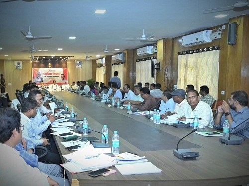 विकसित छत्तीसगढ़ राज्य की परिकल्पना को साकार करने सभी अधिकारी पूरी निष्ठा एवं प्रतिबद्धता के साथ कार्य करें: मुख्यमंत्री विकसित छत्तीसगढ़ राज्य की परिकल्पना को साकार करने सभी अधिकारी पूरी निष्ठा एवं प्रतिबद्धता के साथ कार्य करें: मुख्यमंत्री