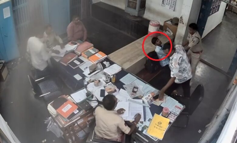 रायपुर के थाने में युवक ने गला काटा, मेकाहारा अस्पताल में कराया गया भर्ती रायपुर के थाने में युवक ने गला काटा, मेकाहारा अस्पताल में कराया गया भर्ती