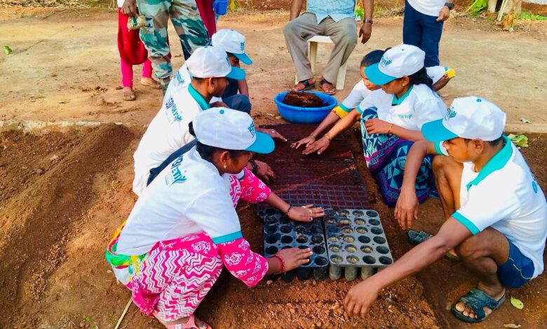 आत्मसमर्पित माओवादियों को मिल रहा रोजगारोन्मुखी प्रशिक्षण