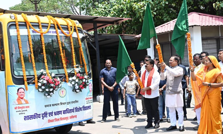 दृष्टि एवं श्रवण बाधित बच्चों के लिए शिक्षा का सफर अब होगा आसान : मुख्यमंत्री दृष्टि एवं श्रवण बाधित बच्चों के लिए शिक्षा का सफर अब होगा आसान : मुख्यमंत्री