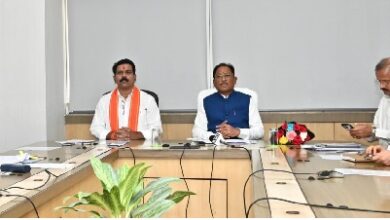 आत्मसमर्पित नक्सलियों और नक्सल हिंसा से पीड़ितों को प्रधानमंत्री आवास योजना की मिली पहली किस्त