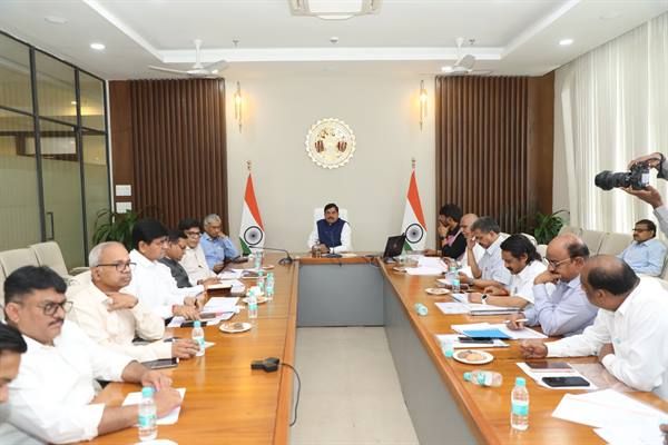 राष्ट्रीय डेयरी विकास बोर्ड की विशेषज्ञता का लाभ संपूर्ण प्रदेश को समान रूप से मिले : मुख्यमंत्री डॉ. यादव राष्ट्रीय डेयरी विकास बोर्ड की विशेषज्ञता का लाभ संपूर्ण प्रदेश को समान रूप से मिले : मुख्यमंत्री डॉ. यादव