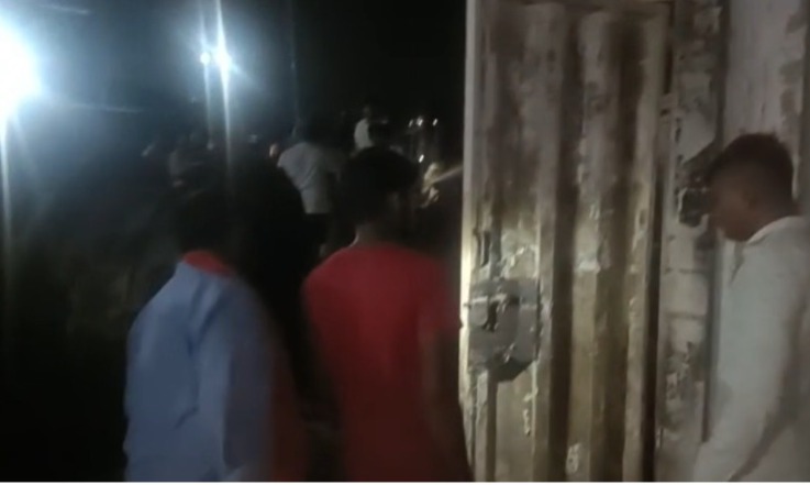 कंटेनर में शार्ट सर्किट से भीषण आग, दो लोगों की मौत