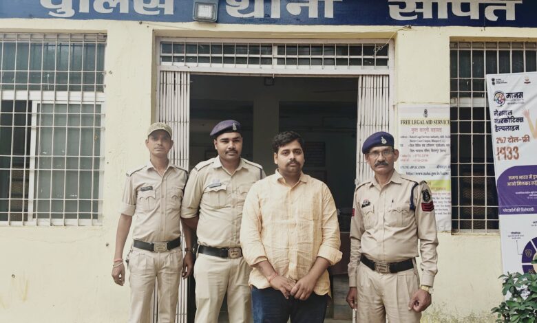 इधर कैश गबन किया और उधर बहन की शादी में कर दिया खर्च, गिरफ्तार 