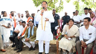 मुख्यमंत्री ने योजनाओं की जमीनी हकीकत परखा, अधिकारियों को दी सख्त चेतावनी मुख्यमंत्री ने योजनाओं की जमीनी हकीकत परखा, अधिकारियों को दी सख्त चेतावनी