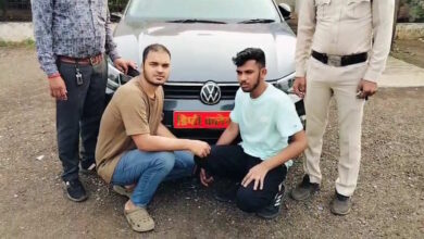 युवती से अवैध वसूली के प्रयास, दो युवक गिरफ्तार