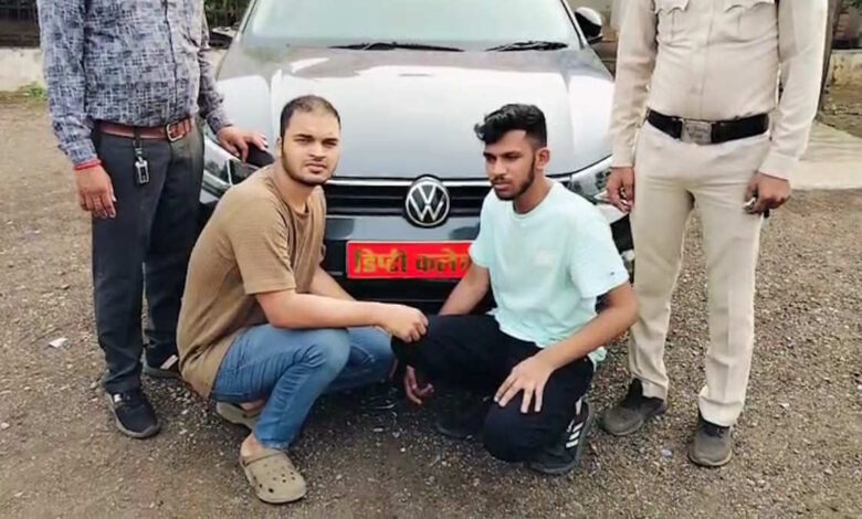 युवती से अवैध वसूली के प्रयास, दो युवक गिरफ्तार युवती से अवैध वसूली के प्रयास, दो युवक गिरफ्तार