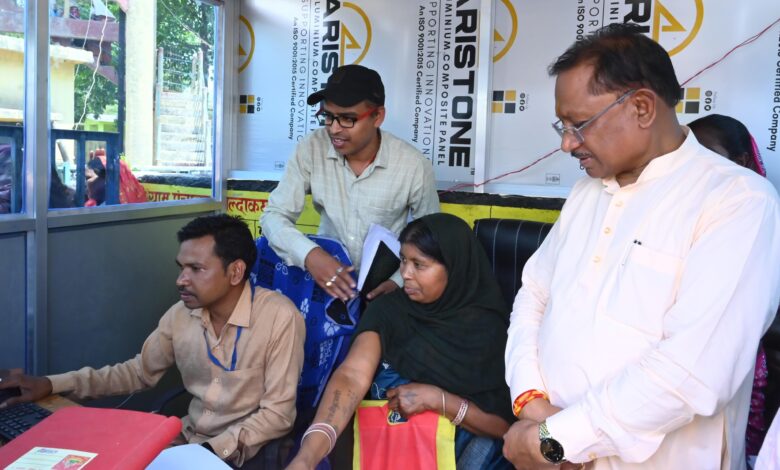 मुख्यमंत्री साय ने बलदाकछार में दी कई सौगातें: महानदी में होगा तटबंध निर्माण, चौक में लगेगी हाई मास्ट लाइट