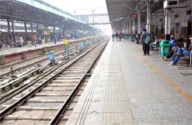 रेलवे स्टेशनों में गंदगी फैलाने वालों पर कार्रवाई के साथ जनजागरूकता