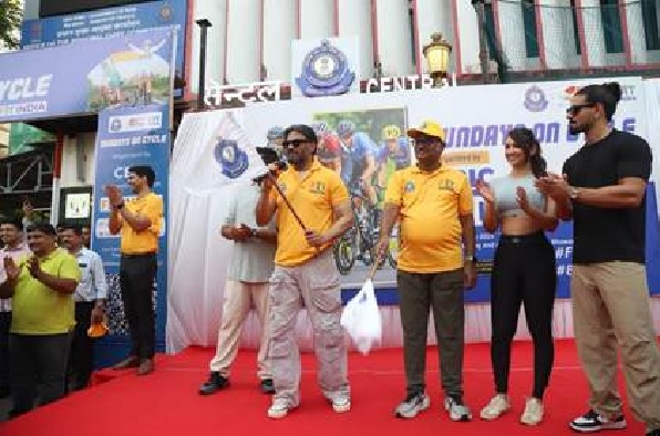 सुनील शेट्टी ने जीएसटी के 8 वर्ष पूरे होने पर साइकिल चलाई, कहा कि स्वास्थ्य बीमारी से कहीं ज़्यादा सस्ता सुनील शेट्टी ने जीएसटी के 8 वर्ष पूरे होने पर साइकिल चलाई, कहा कि स्वास्थ्य बीमारी से कहीं ज़्यादा सस्ता