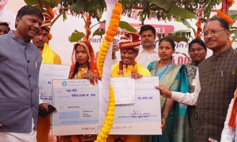 बस्तर में बदल रही तस्वीर, नक्सल हिंसा की जगह अब छाई खुशियां