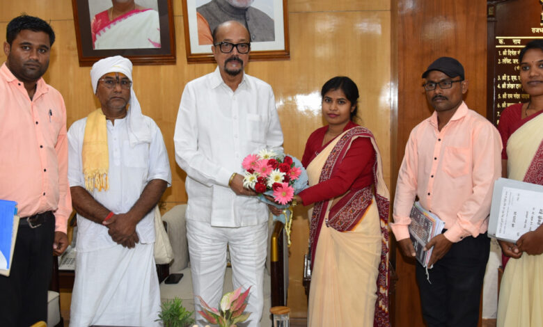 राज्यपाल ने तुलसी शिशु मंदिर कांकेर के विकास के लिए 2 लाख रूपए दिए