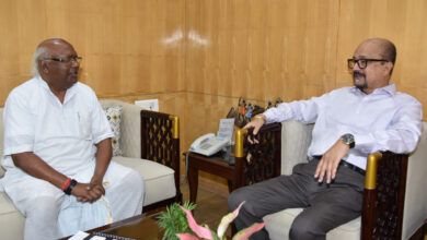 राज्यपाल डेका से सरगुजा सांसद महाराज ने की भेंट