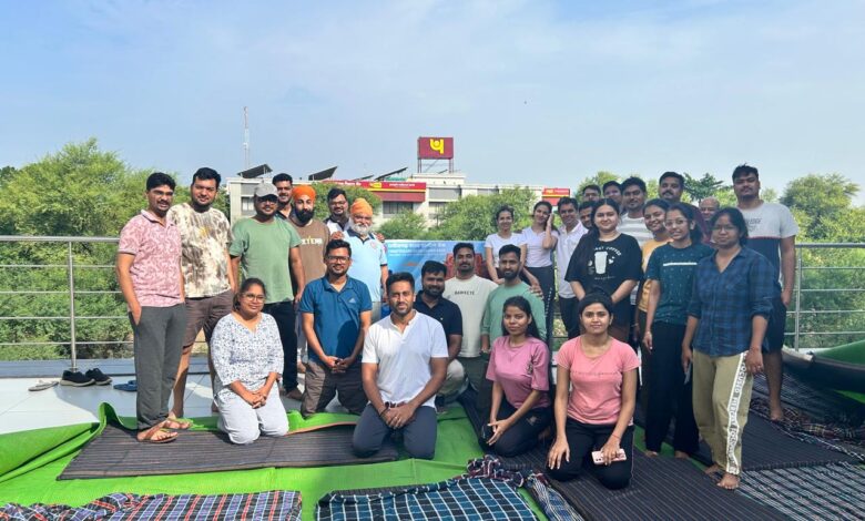 ग्रामीण बैंक के अधिकारी एवं कर्मचारियों ने किया योगाभ्यास