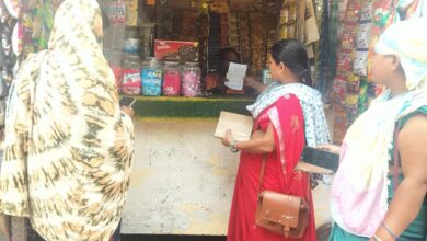 सिंगल यूज प्लास्टिक और गन्दगी मिलने और डस्टबिन नहीं होने पर निगम ने ठोका जुर्माना