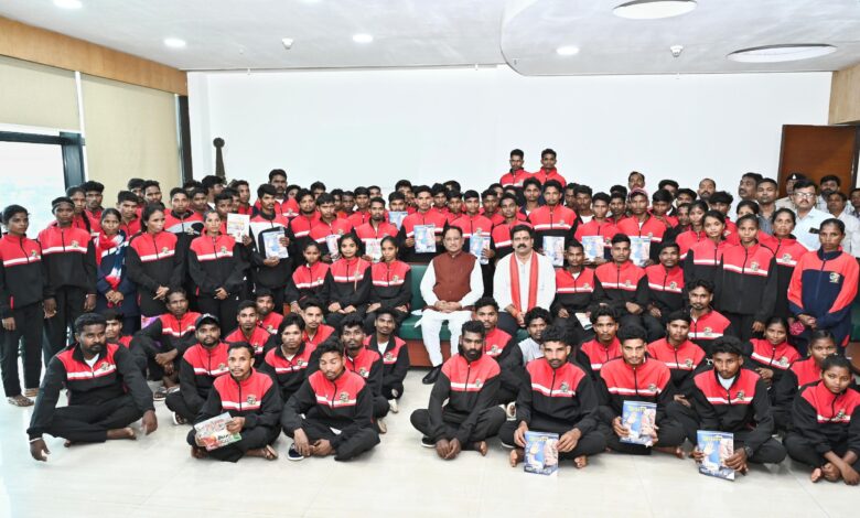 खूब पढ़ें और आगे बढ़ें, सरकार आपके साथ है : मुख्यमंत्री साय खूब पढ़ें और आगे बढ़ें, सरकार आपके साथ है : मुख्यमंत्री साय