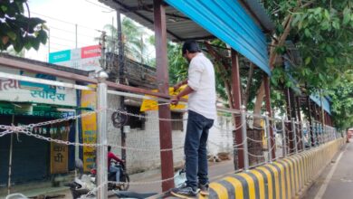 शासकीय पोल में अवैध बैनर- पोस्टर, संचालको पर 10-10 हजार रूपये का जुर्माना शासकीय पोल में अवैध बैनर- पोस्टर, संचालको पर 10-10 हजार रूपये का जुर्माना