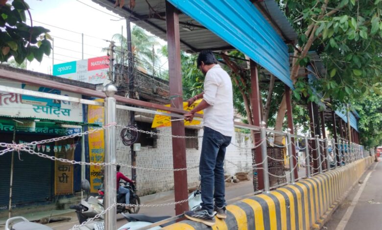 शासकीय पोल में अवैध बैनर- पोस्टर, संचालको पर 10-10 हजार रूपये का जुर्माना