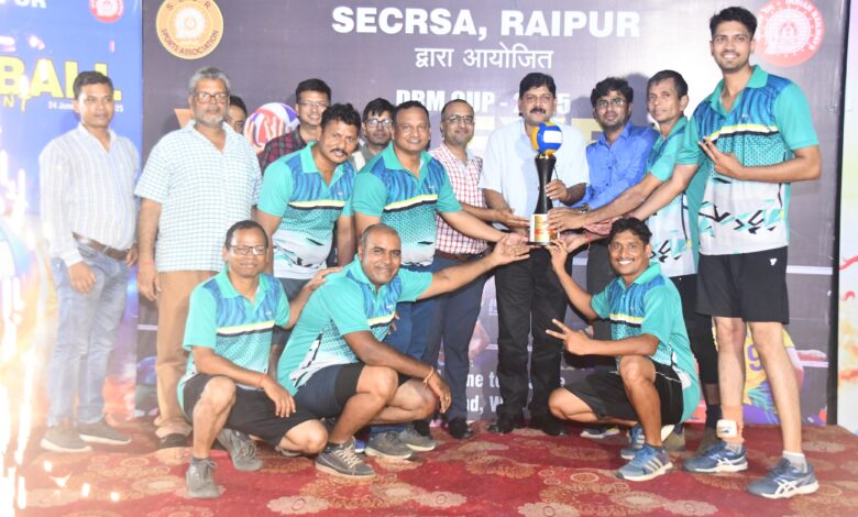 डीआरएम कप वॉलीबॉल टूर्नामेंट एक बार फिर मेकैनिकल ने जीता