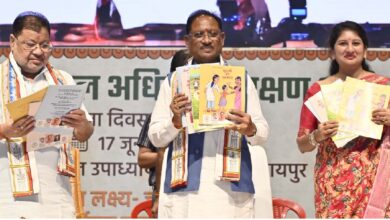 सार्थक एवं रक्षक अभियान का शुभारंभ, बाल आयोग के स्थापना दिवस पर पुलिस जवान, आंगनबाड़ी कार्यकर्ता और छात्राएं सम्मानित