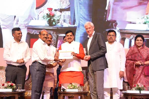 सूर्य मित्र कृषि फीडर योजना में होगा 20 हजार करोड़ रुपये का निवेश : मुख्यमंत्री डॉ. यादव सूर्य मित्र कृषि फीडर योजना में होगा 20 हजार करोड़ रुपये का निवेश : मुख्यमंत्री डॉ. यादव