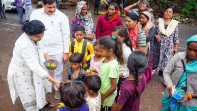 जब मुख्यमंत्री डॉ. यादव ने बारिआम गांव की महिलाओं से खरीदे आम…