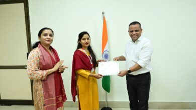  डिजिटल ट्रांजेक्शन में उत्कृष्ट योगदान के लिए पूछताछ सह आरक्षण लिपिक कर्मचारियों का सम्मान