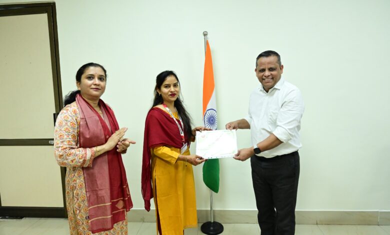  डिजिटल ट्रांजेक्शन में उत्कृष्ट योगदान के लिए पूछताछ सह आरक्षण लिपिक कर्मचारियों का सम्मान