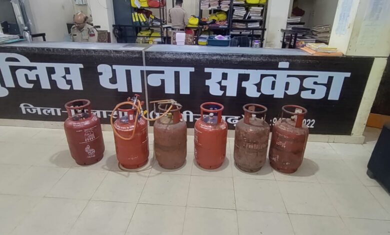 अवैध गैस सिलेन्डर रिफिलिंग करने वाले 2 आरोपी गिरफ्तार
