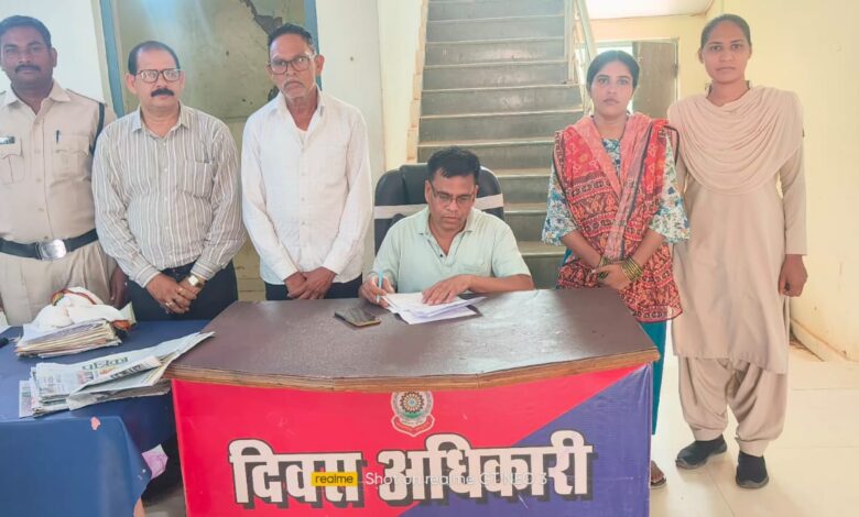 खाद्य निरीक्षक, हास्टल अधीक्षक, पटवारी के पद पर शासकीय नौकरी दिलाये जाने के नाम पर 4300000 रूपये की ठगी, गिरफ्तार खाद्य निरीक्षक, हास्टल अधीक्षक, पटवारी के पद पर शासकीय नौकरी दिलाये जाने के नाम पर 4300000 रूपये की ठगी, गिरफ्तार