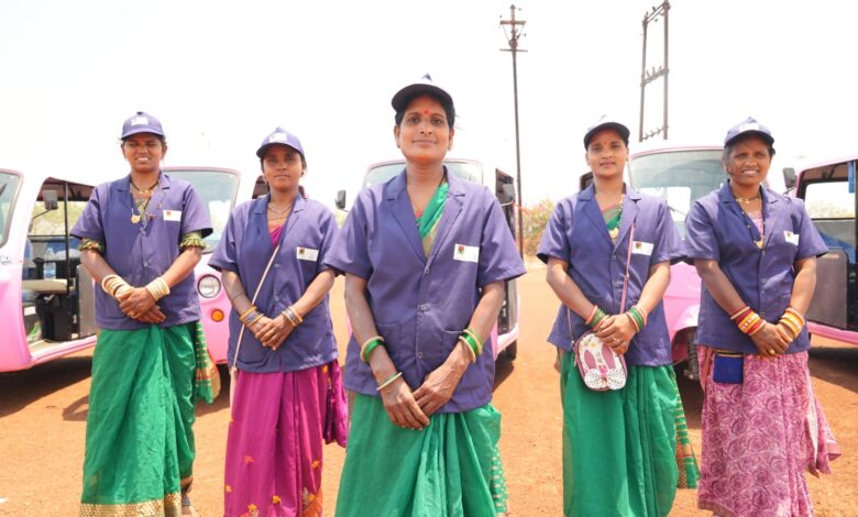 नवा रायपुर में महिलाएं दौड़ा रही पिंक ई-रिक्शा, रोजगार के खुले द्वार, आवाजाही होने लगी सुगम