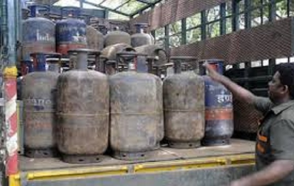 कमर्शियल सिलेंडर आज से सस्ता, 24 रुपये की बचत, जानें