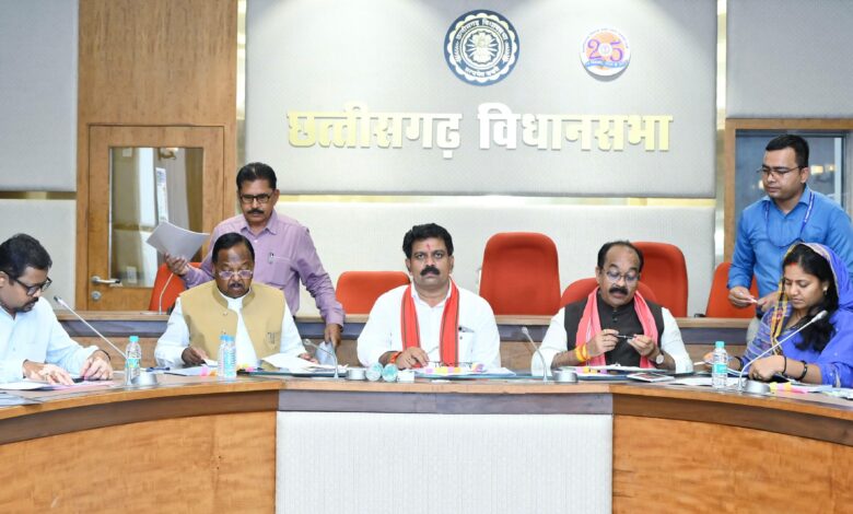 विशुद्ध रूप से राजनीतिक आंदोलनों के दर्ज प्रकरणों पर मंत्रिपरिषद की उपसमिति की हुई बैठक