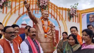 उपमुख्यमंत्री साव ने किया अटल जी की आदमकद प्रतिमा का अनावरण, व्यक्तित्व को बताया युगद्रष्टा