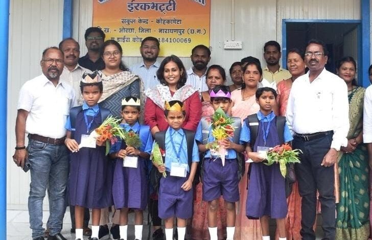 ईरकभट्टी के बच्चों की आँखों में लौटी चमक, बंद स्कूल में फिर से गूंजे क, ख, ग…..